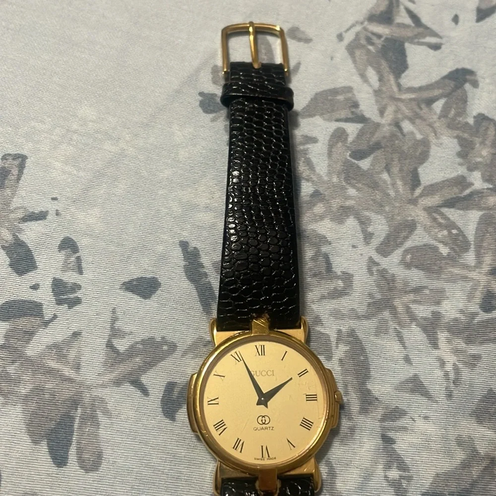 Gucci Black and Gold Watch - Picture 3 of 4